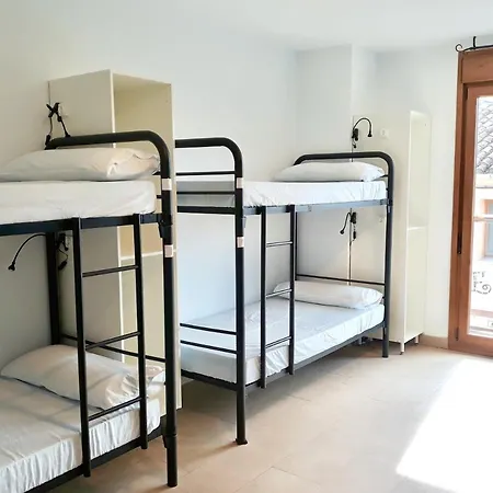 Хостел Hornillos Meeting Point